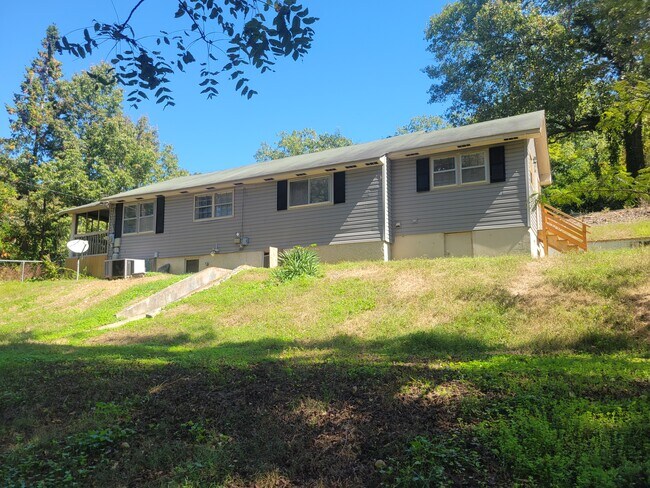 Building Photo - 895 W Schmitt Rd