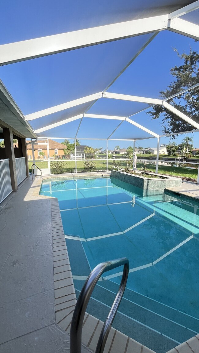 Building Photo - 213 SE 21st St