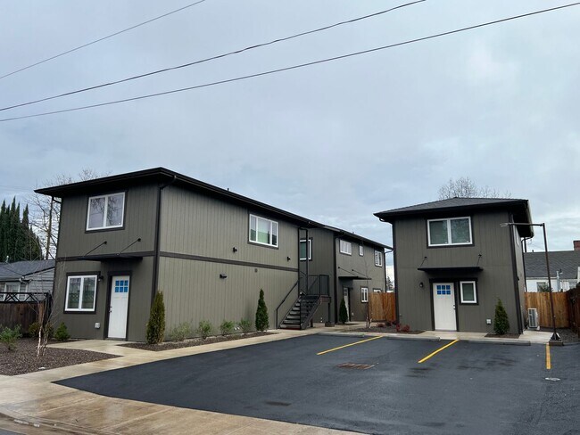 Building Photo - Brand new one bedroom apartment in Central Medford | Available August!