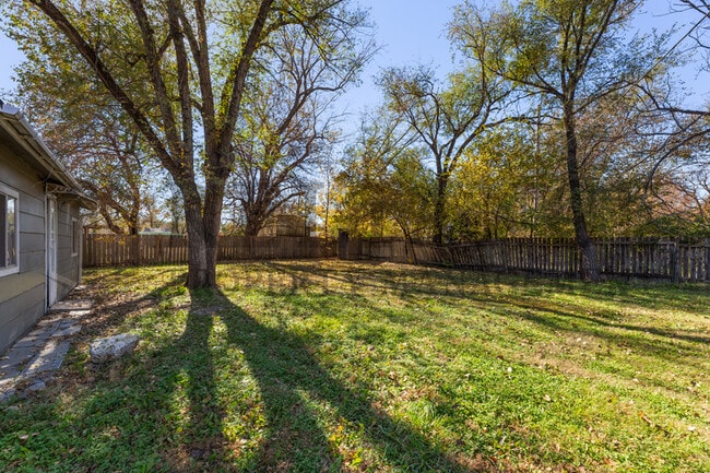 Building Photo - 1823 S Hiram St