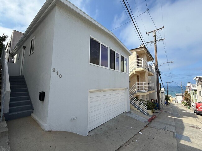 Building Photo - 210 Seaview St