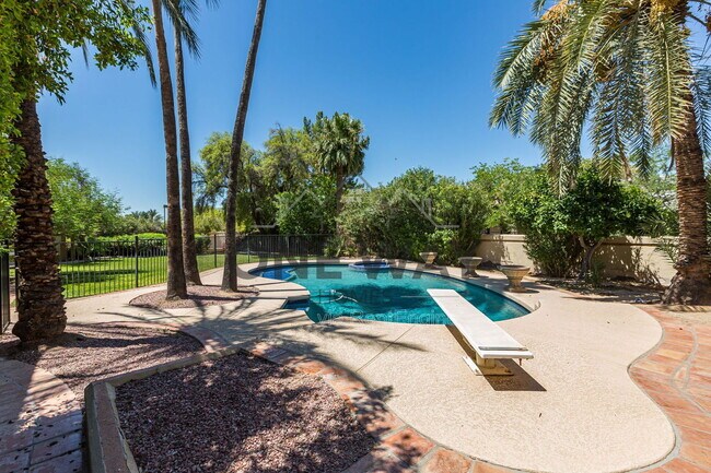 Building Photo - 49 Biltmore Estates Dr