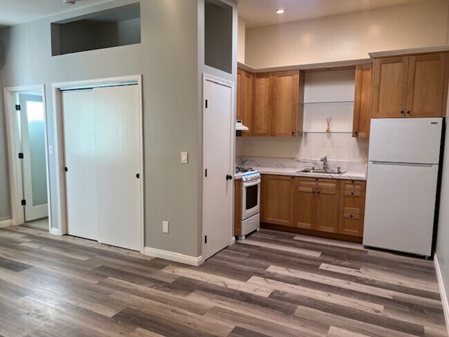 Building Photo - Beautiful, Single ADU located in Reseda! Ready for Move-In!