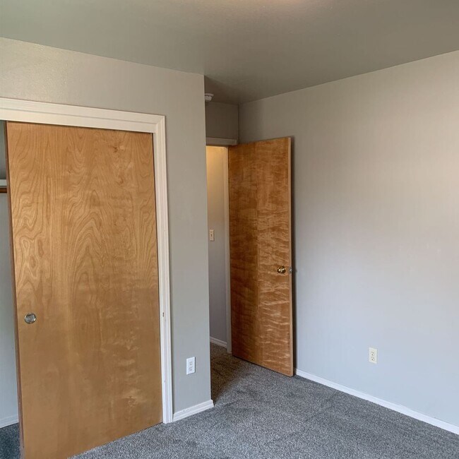 Building Photo - Mitchell Duplex