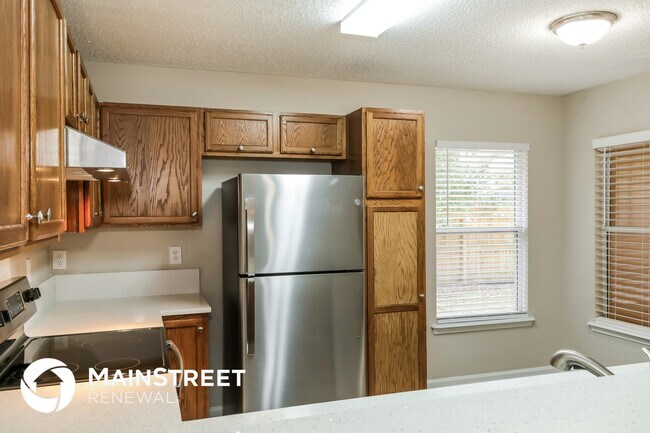 Building Photo - 611 Gum St