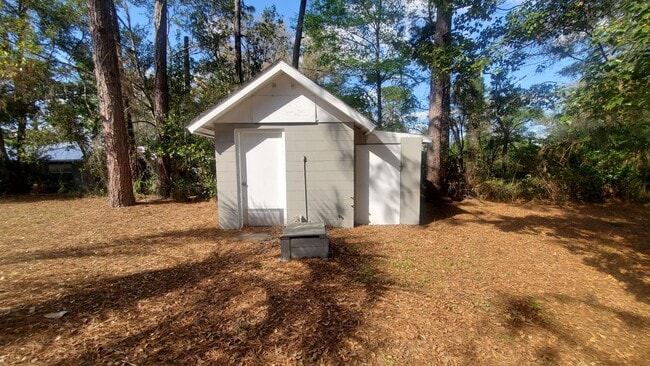 Building Photo - Large 3 Bedroom, 2.5 Bath with large Den and Family Room in Rainbows End, Dunnellon, FL