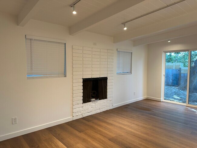 Building Photo - 4018 Prospect Ave