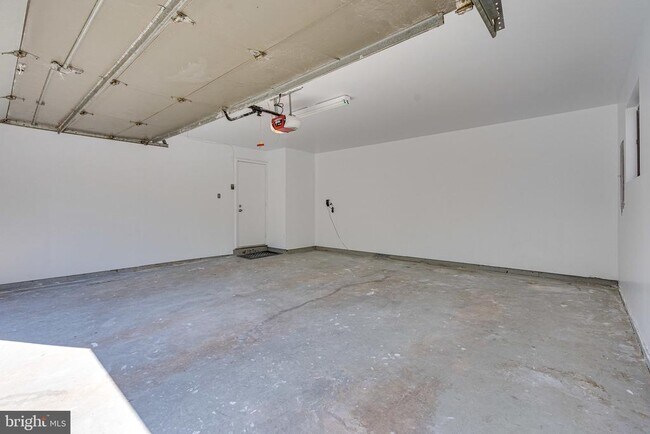 Building Photo - 1656 Cedar Hollow Way