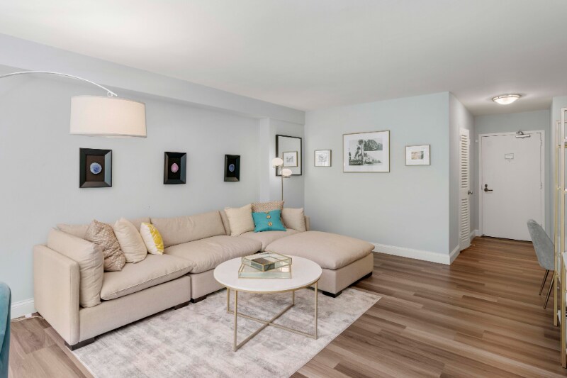 Primary Photo - 1350 N Ritchie Ct