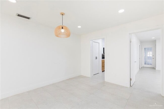 Building Photo - 21 S 5th St