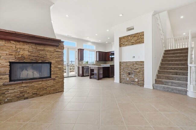 Building Photo - Luxury Coastal Living in Guard-Gated Ocean Colony