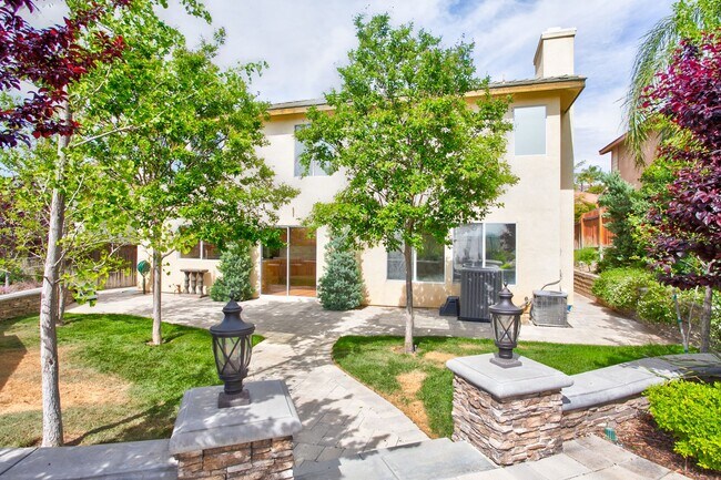 Building Photo - Beautiful 5 Bedroom Home (1 Downstairs) with VIEWS