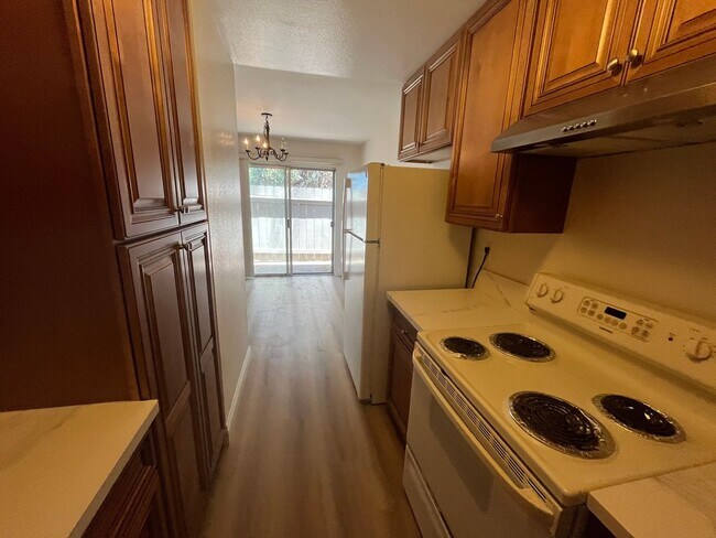 Building Photo - La Jolla Townhome For Rent