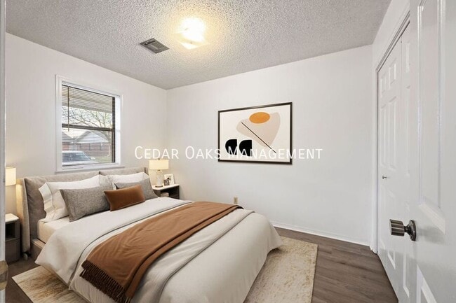 Building Photo - 801 N 17th Pl