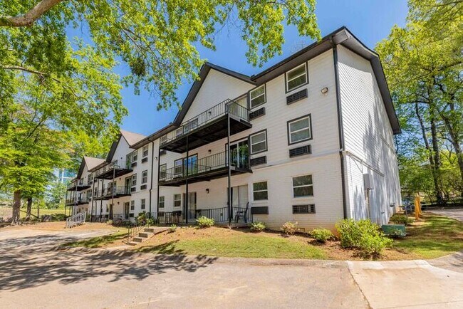 Building Photo - Premium 2 Bedroom Living in the Heart of Northlake