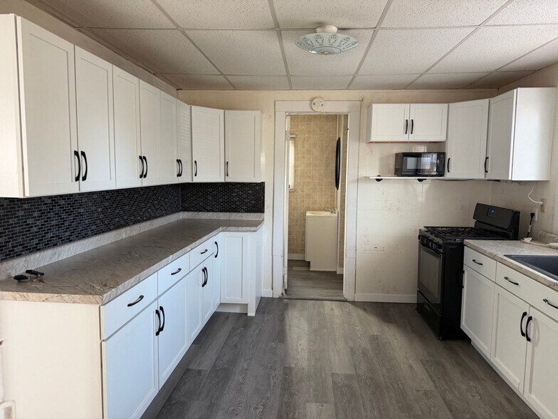 Building Photo - 911 SW 62nd St