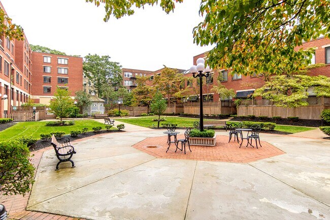 Building Photo - Modern, Spacious Allston Apt w/ Washer & Dryer in Unit, Right on the Green Line