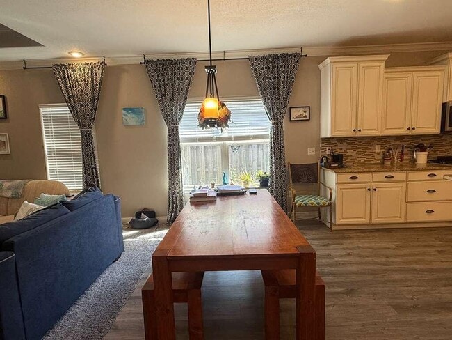 Building Photo - 703 Nutmeg Ave