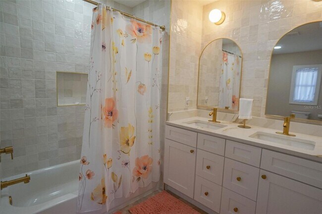 Building Photo - 929 Lantana Ave