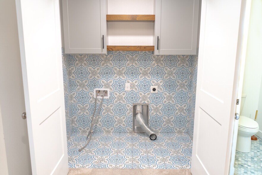 Building Photo - 307 Benton St