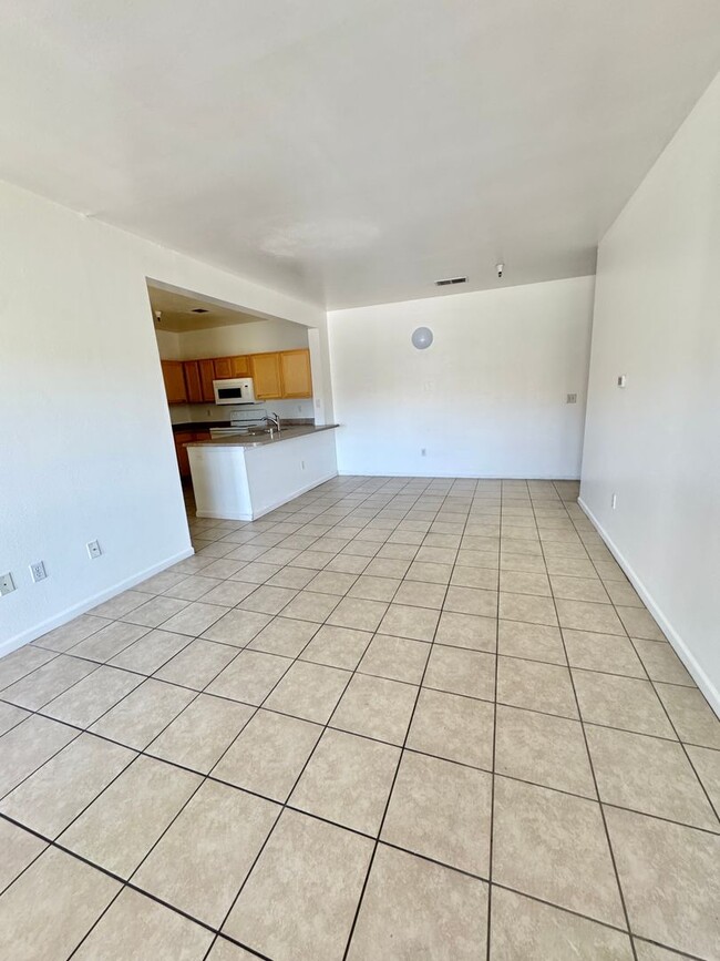 Building Photo - 4 Bedroom Master Suites at The Edge at Reno - Walking Distance to UNR