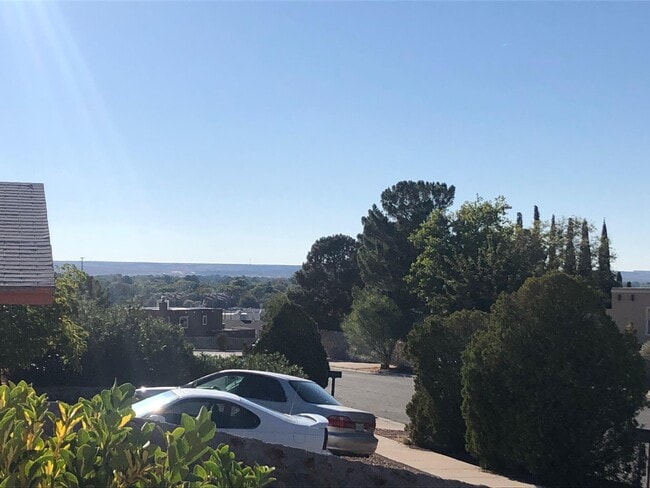 Building Photo - 230 Stern Dr