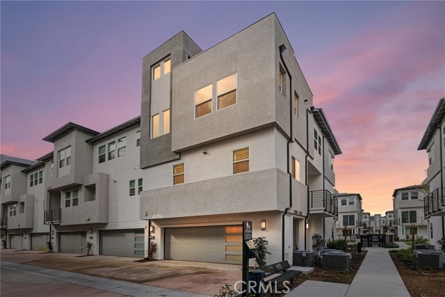 Building Photo - 1323 W Cara Dr