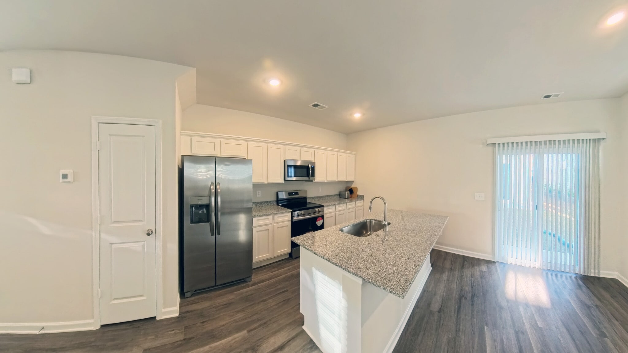 Building Photo - 916 Drake Grove Ln