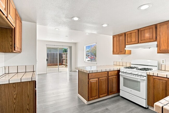 Building Photo - 745 Cedar Dr