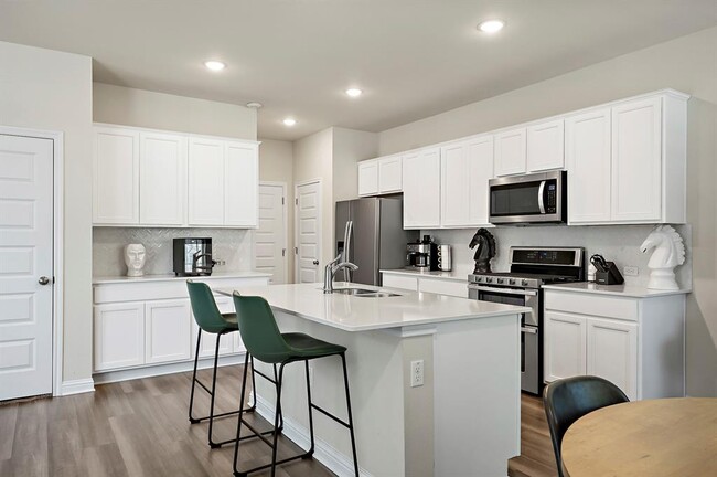 Building Photo - 8013 Lennon Dr