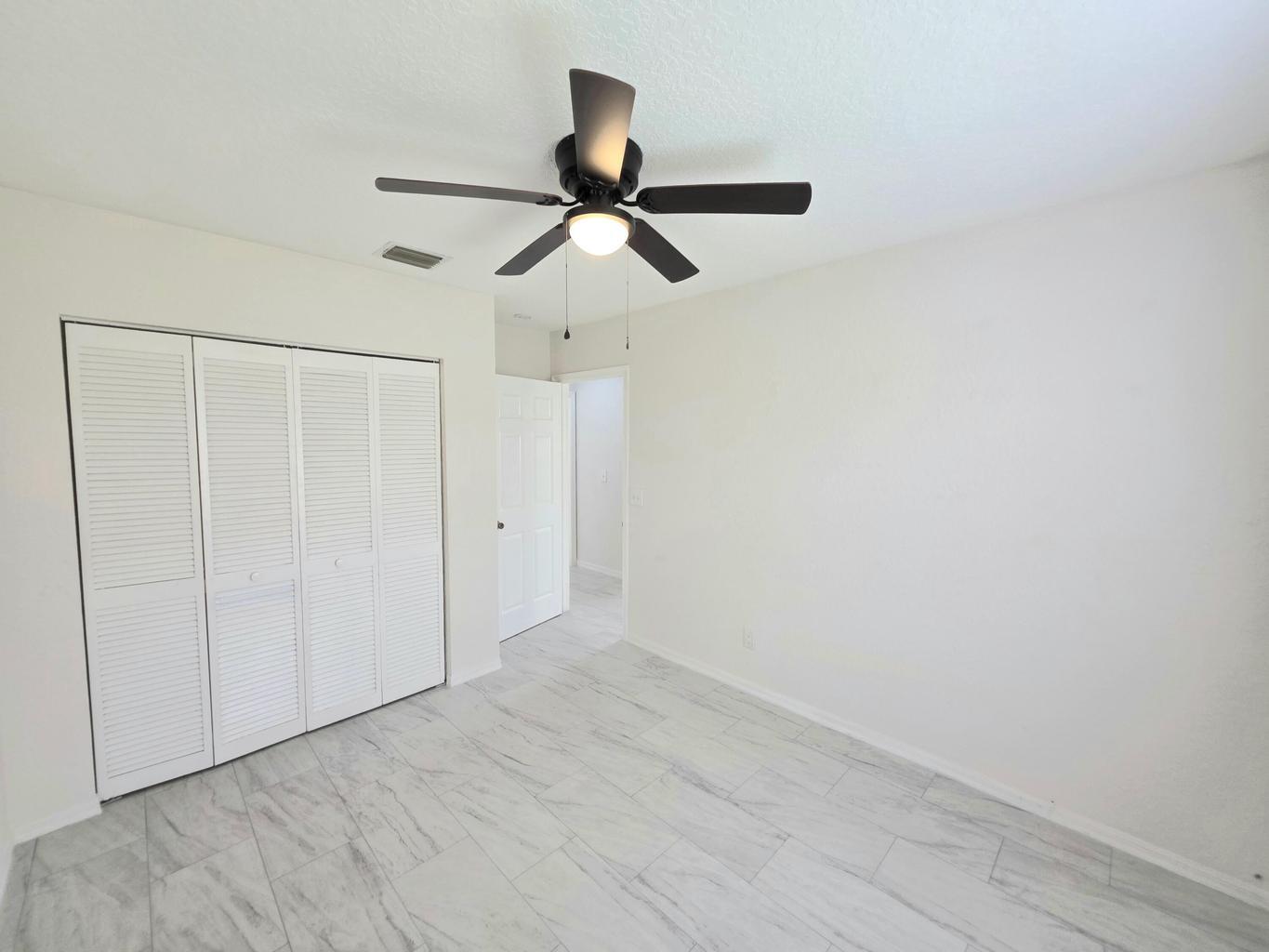 Building Photo - 569 E Ridge Cir N