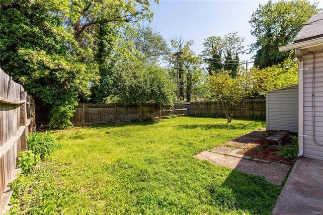 Building Photo - 5935 Victoria Ave