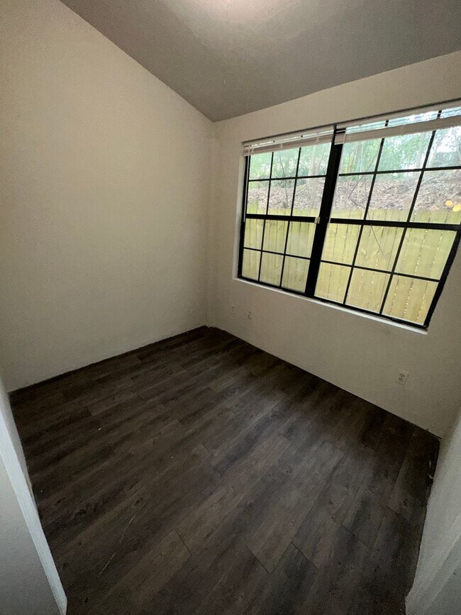 Building Photo - 3 bed 3 bath townhomes available Mid-July