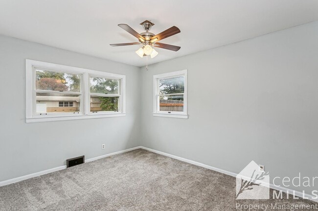 Building Photo - LARGE 3 Bedroom Home in North Wichita