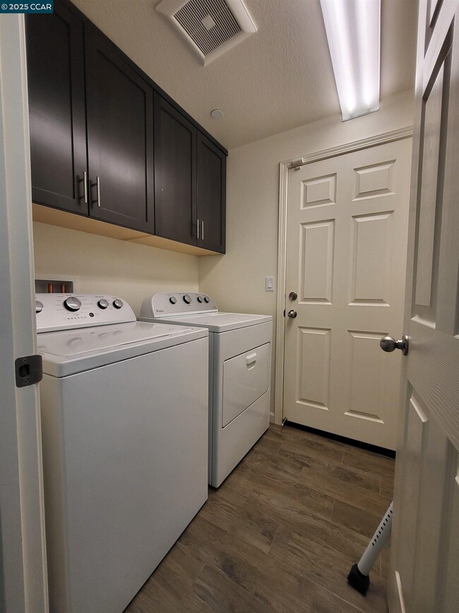 Building Photo - 5161 Waggle Ct