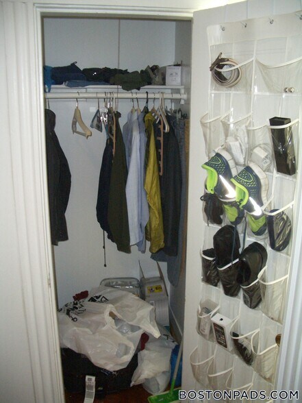 Building Photo - 89 Park Dr