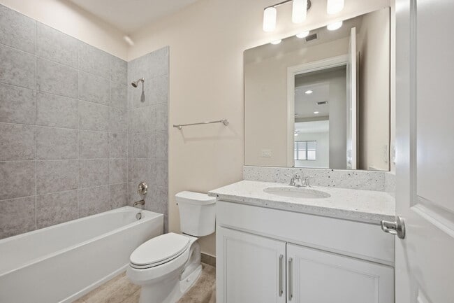 Building Photo - 9334 Crestview Cir