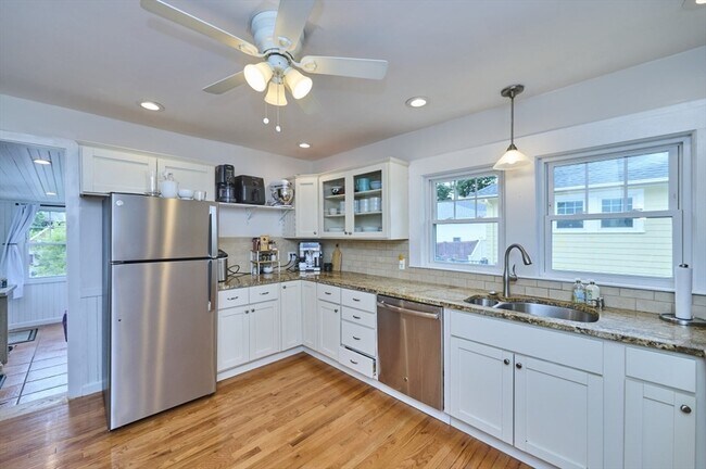 Building Photo - 41 Lynde Ave