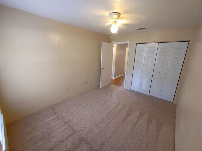Building Photo - 4025 SW 21st Ln