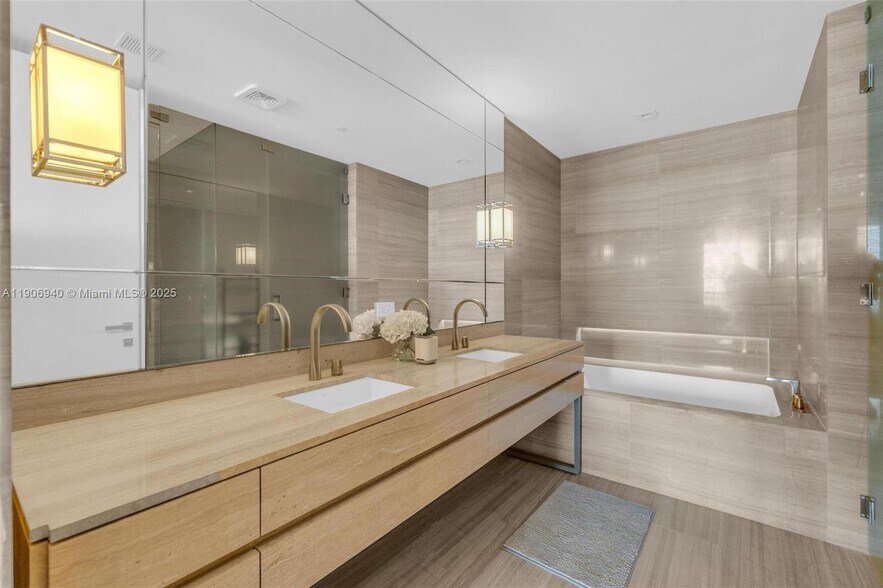 Building Photo - 18975 Collins Ave