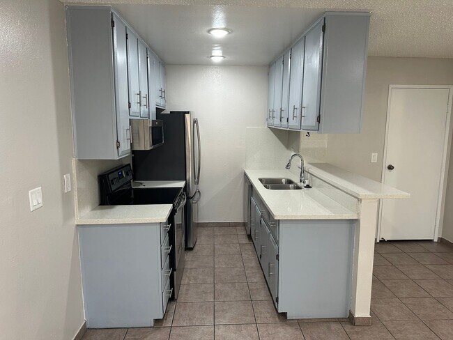 Building Photo - SE Desert Inn and Eastern!! Townhouse with 2 parking Spaces!! Recent Remodel!!