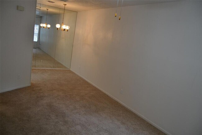 Building Photo - 2021 Spenwick Dr