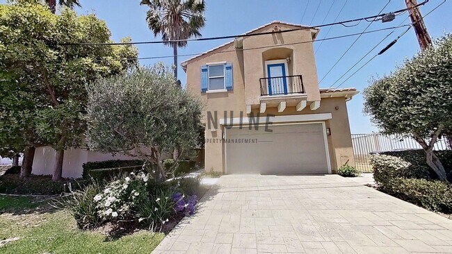 Building Photo - Spacious 3Bd 2.5Ba 2 Story Home w/ Fabulou...