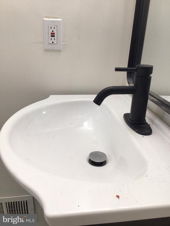 Building Photo - 1715 W Lexington St