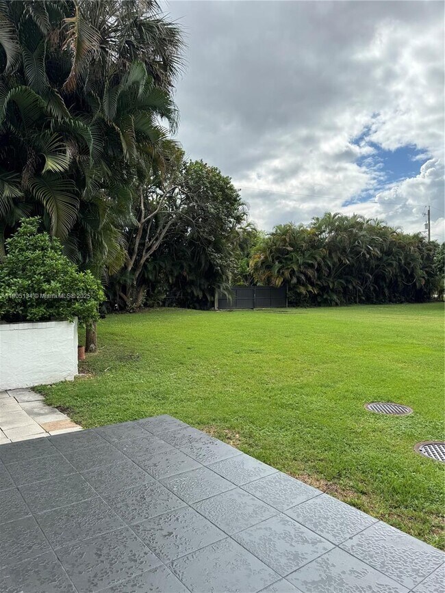 Building Photo - 11811 NW 5th Ct