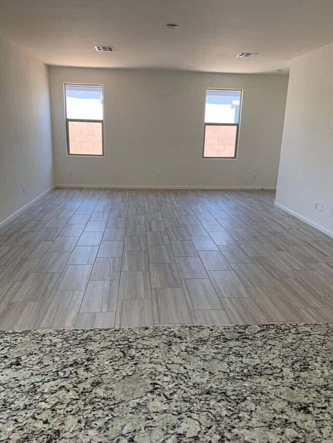Building Photo - This stunning 4-bedroom, 2-bathroom home l...