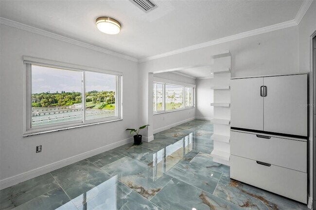 Building Photo - 100 Bluff View Dr