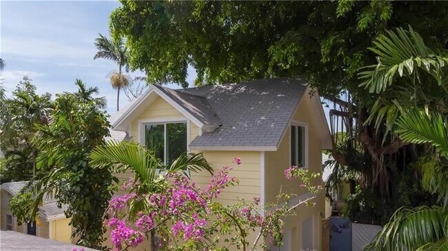 Primary Photo - 824 NE 17th Way