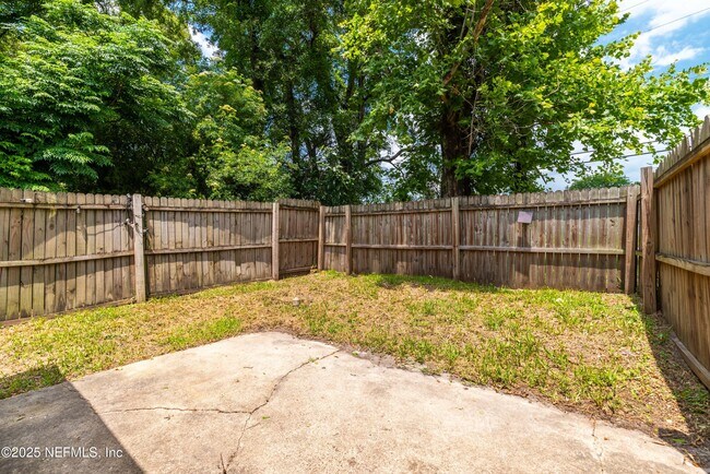 Building Photo - 602 Luna Ct