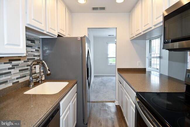 Building Photo - 114 Westwick Ct